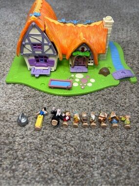 Bluebird Disney Snow White & The Seven Dwarfs Polly Pocket Cottage - COMPLETE